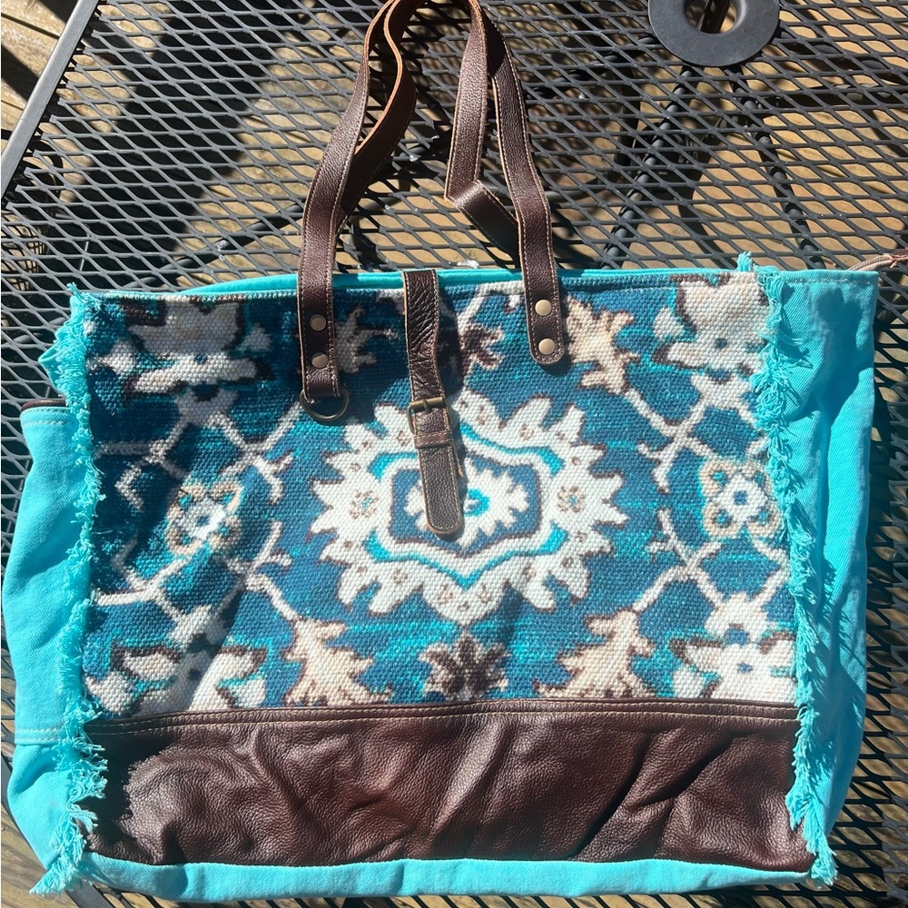 Myra Weekender